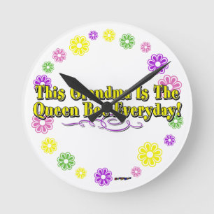 Dieses Oma ist die Queen Bee Alltag Blume Ring Runde Wanduhr
