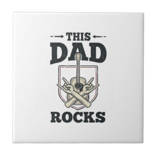 Dieses Papa-Rocks-Vintage-Gitarre-Papa-Shirt-Desig Fliese