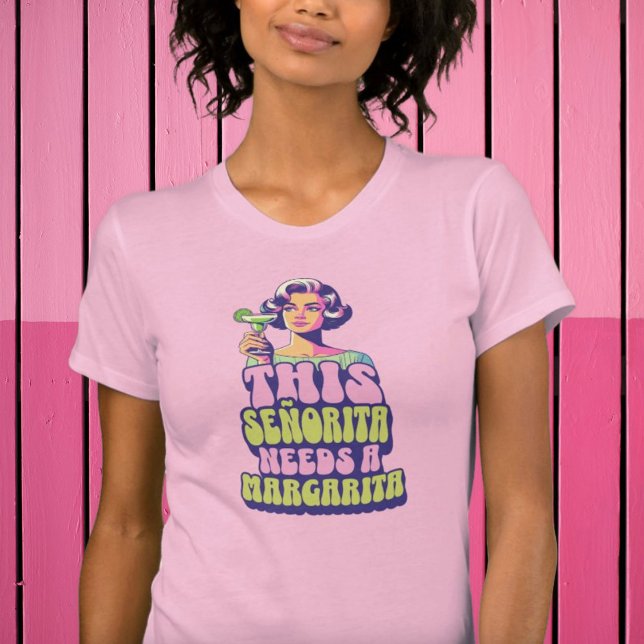 Dieses Señorita braucht ein Retro von Margarita T-Shirt (This Señorita Needs a Margarita Retro T-Shirt)