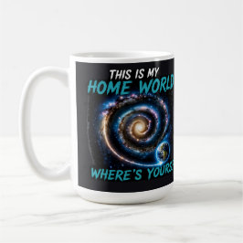 Dieses T-Shirt mit Spiralgalaxie und dem Denkansto Kaffeetasse