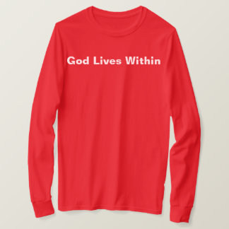 Dieu Vit Dans Le T-shirt Rouge Long Manche