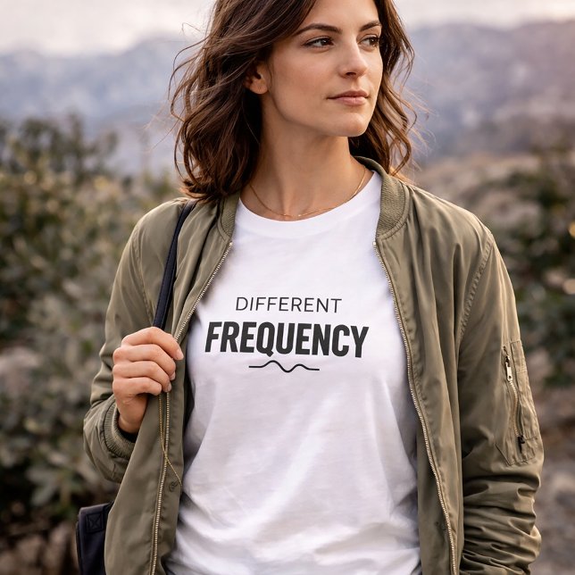 Different Frequency Minimalist Quote T-Shirt (Engl (Von Creator hochgeladen)