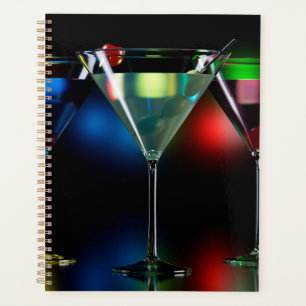 Différents cocktails dans des lunettes à martini é