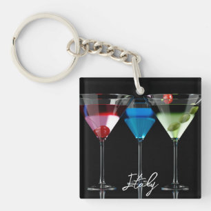 Différents cocktails dans des lunettes à martini n