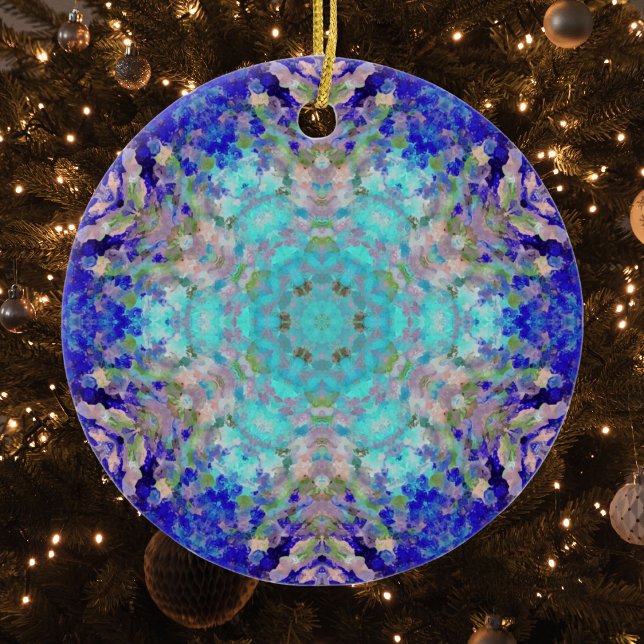 Digital Mandala Blue Lila und weiß Keramik Ornament (Von Creator hochgeladen)