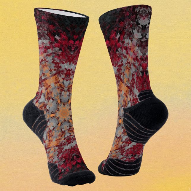 Digital Mandala Red White Orange und Black Socken (Red White Orange and Black Digital Paint Mandala Socks By Wormhole Orbital)