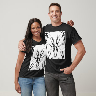 Digitale Spiegelung eines Hirschschädel-Tribal-Tat T-Shirt