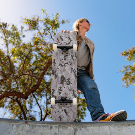 Digitale Tarnung – Schwarz-Graues LG-Tarnmuster Skateboard