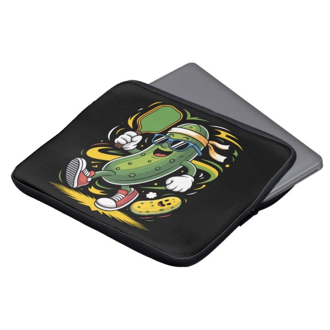 Dillgurke spielt Pickleball Laptopschutzhülle (Vorne Oben)