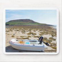 Dinghy am Strand