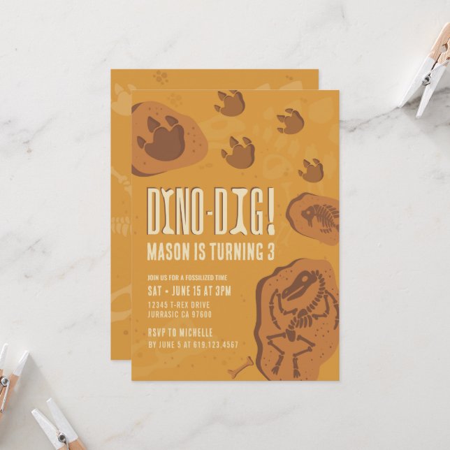 Dino-Dig ・ Dinosaur Dig Invitation à la fête d'ann (Devant/Arrière en situation)