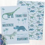 Dinosaur Birthday Party Danke<br><div class="desc">Zeit, Ihren Gästen für eine wilde Geburtstagsparty zu danken! Ein lustiger Haufen von bezaubernden Dinosauriern, bereit, sich mit dem Namen Ihres Kindes und danke Ihnen Nachricht anpassen. Ideal für jeden Jungen oder Mädchen. Die Rückseite weist ein passendes Dinosaurier-Muster auf. Originelle Kunst von Nic Squirrell.</div>