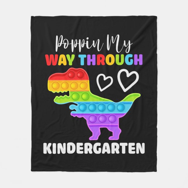 Dinosaur Poppin My Way Through Kindergarten Fleecedecke (Vorderseite)