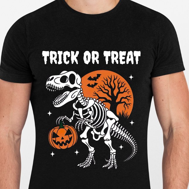 Dinosaur Skeleton Trick oder Treat Funny Halloween T-Shirt (Von Creator hochgeladen)