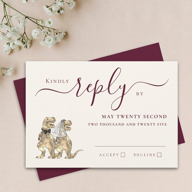 Dinosaur Theme Wedding Reply Burgundy Cream RSVP Karte (Dinosaur theme wedding burgundy cream invitation RSVP card T-Rex dino bride and groom elegant script)
