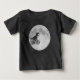 Dinosaurier auf einem Rad mit dem Mond Baby T-shirt (Vorderseite)