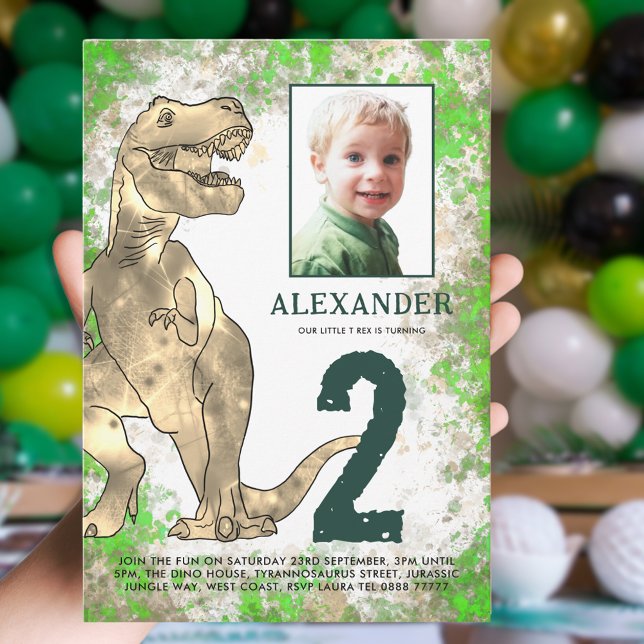 Dinosaurier Jungle 2. Geburtstag Party Foto Einladung (T-Rex dinosaur photo 2nd birthday party invitation green brown watercolor splash)