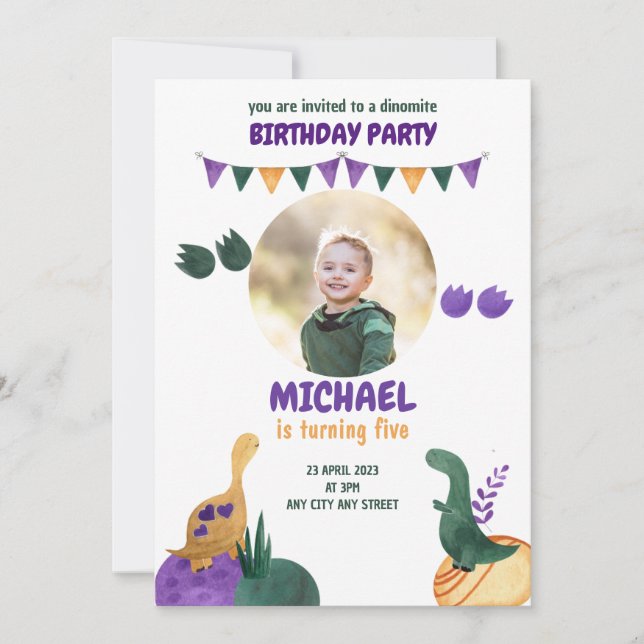 Dinosaurier Party Green Lila Dinomite Boy Geburtst Einladung (Vorderseite)