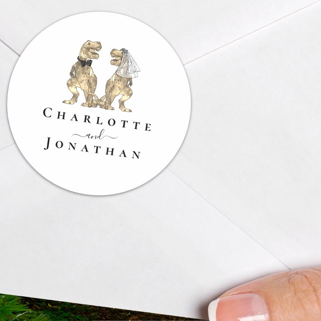 Dinosaurier Schwarz-Weiß-Hochzeit Personalisiert Runder Aufkleber (T-Rex bride and groom dinosaur black and white wedding personalized sticker elegant modern script )