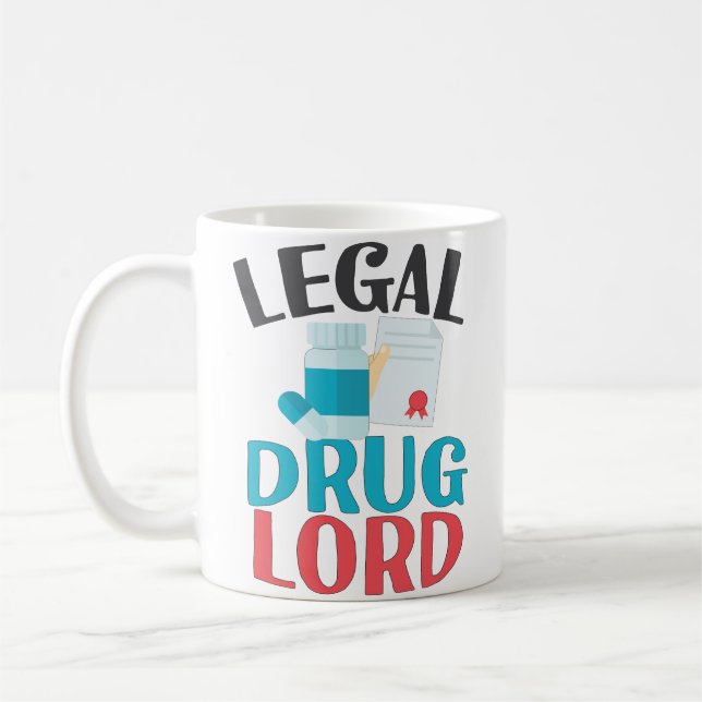 Diplômé drôle de pharmacien de tasse de café de (Gauche)