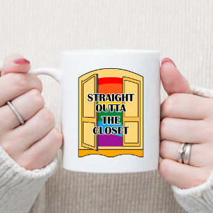 Direkt vor dem Schrank Kaffeetasse