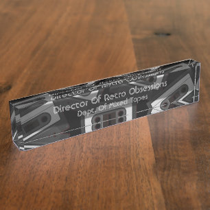 Direktor der Retro Obsesessions des Spaßes der 80e Namensplakette