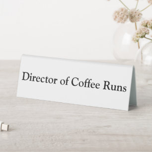 Direktor von Coffee Runs Funny Office Weiß Tischaufsteller
