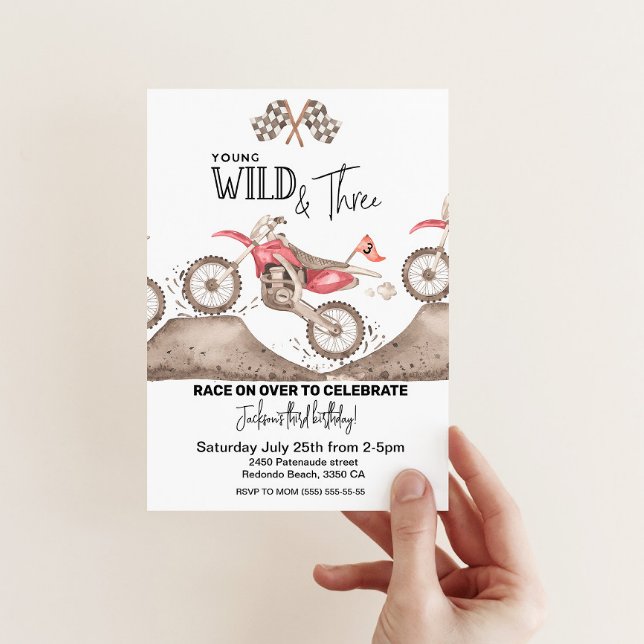 Dirt Bike Young Wild et invitation à trois ans (Red Dirt Bike, YOUNG WILD AND THREE)