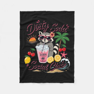 Dirty Soda Social Club Waschbär Sommerurlaub Fleecedecke