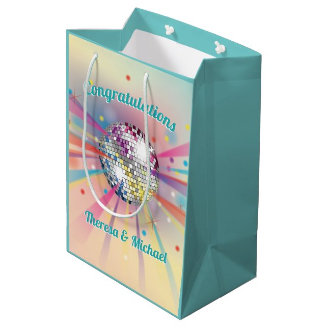 Disco Ball Baby Dusche Groovy Pastel Rainbow Mittlere Geschenktüte (Rückseite Schrägansicht)