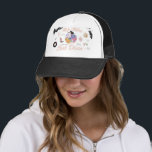 Disco Cowgirl Rodeo | Bachelorette Ehefrau Vibes Truckerkappe<br><div class="desc">Ehefrau vibriert Trucker Hat für die Braut an ihrem Junggeselinnen-Abschied. Unsere lustigen Hüte sind der perfekte Weg für Ihre Crew, um die ganze Aufmerksamkeit zu bekommen, überall wo Sie und Ihre Gallen gehen! Es gibt mehrere Namen, die man dieses Thema nennen könnte. Einige nennen es "Stiefel und Bling". Andere nennen...</div>