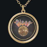 Disco die Nacht weg Vergoldete Kette<br><div class="desc">Mittlere runde Gold-fertige Halskette mit einem Bild eines Blendung Discoballs und "der Disco" in den rosa und gelben Röhrenbuchstaben im nächtlichen Himmel mit einer Goldgrenze. See zusammenpassender Knopf, großer quadratischer erstklassiger MetallSchlüsselanhänger und quadratischer doppelseitiger AcrylSchlüsselanhänger. Sehen Sie die gesamte Disco-70er Halskettensammlung im SPEZIELLEN TOUCHS | Gastgeschenkeabschnitt.</div>