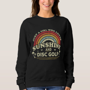 Disk Golf. Ein Mädchen, das Sonnenschein und Platt Sweatshirt