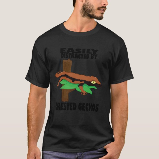 Distracted by Cute Crested Geckos Lizard Reptiles T-Shirt (Vorderseite)