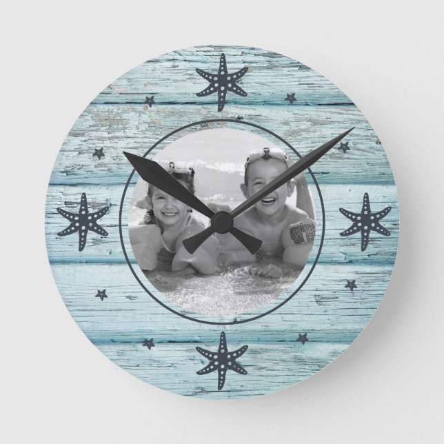 Distressed Blue Beach Wood Starfish Photo Runde Wanduhr (Vorderseite)