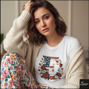 Distressed Flag Buchstabe E Floraler Kranz T-Shirt