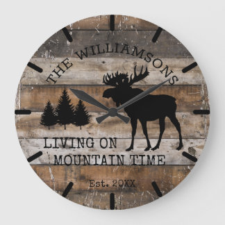Distressed Rustic Wood Living on Mountain Time Große Wanduhr