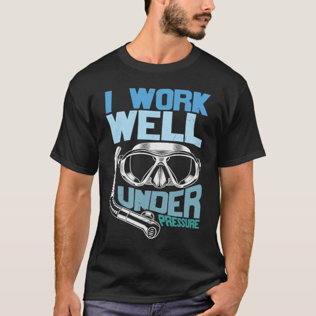 Distressed Scuba Diving  I Work Well Under a Press T-Shirt (Vorderseite)