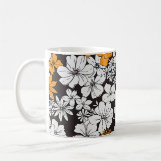 Ditsy Floral: farbenfroher dunkler Hintergrund. Kaffeetasse