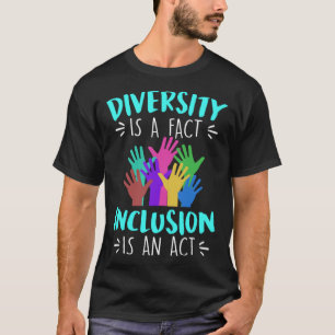 Diversity ist eine Tatsache Inklusion ist ein Akt- T-Shirt