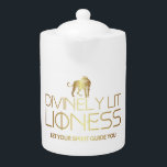 Divinely Lit Lioness Zodiac Tasse<br><div class="desc">Entdecken Sie den zauberhaften Reiz unseres Leo Zodiac Teapos mit dem fesselnden düsterlichen Lit Lioness Design. Als Symbol für Astrologie und Horoskop-Enthusiasten feiert dieser maßgeschneiderte Teekessel Ihr Geburtszeichen im himmlischen Stil. Mit jeder Tasse Tee können Sie Ihren Leo-Geist stärken und Energie tanken. Stärkung des Zodiac-Designs: Das Göttlich-lioness-Logo repräsentiert die Stärke...</div>
