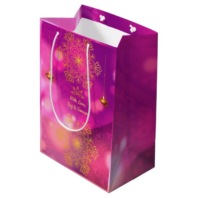 Diwali Lila Gold Mandala Lamps Mittlere Geschenktüte (Rückseite Schrägansicht)