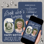 DIY Colors ・ Schauen Sie, wer 60 Geburtstagsparty  Einladung<br><div class="desc">Schau, wer 60 wird! Laden Sie Ihre Familie und Freunde zu einem eleganten 60. Geburtstagsfest ein, mit individuellen 2-Foto-Party Einladungen. Bilder und Texte auf dieser Vorlage sind einfach zu personalisieren. Mit dem Zazzle-Design-Tool können die marineblau-weißen Konturen für Hintergrund, Text und Zahlen individuell angepasst werden. (IMAGE PLACEMENT TIP: Eine einfache Möglichkeit,...</div>
