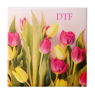 DIY-Rosa-Monogramm/Name, rosa und gelbe Tulpen Fliese