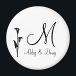 DIY Tulip Logo mit Monogramm Magnet<br><div class="desc">Einfache,  schwarz zeichnend Linie vor weißem Hintergrund. Fügen Sie einfach Ihr Monogramm,  Namen,  Hochzeitstermine oder anderen Text zu diesem Design hinzu. Ideal für Gastgeschenke Hochzeiten,  Dekoration und Design mit Tulpenthemen.</div>