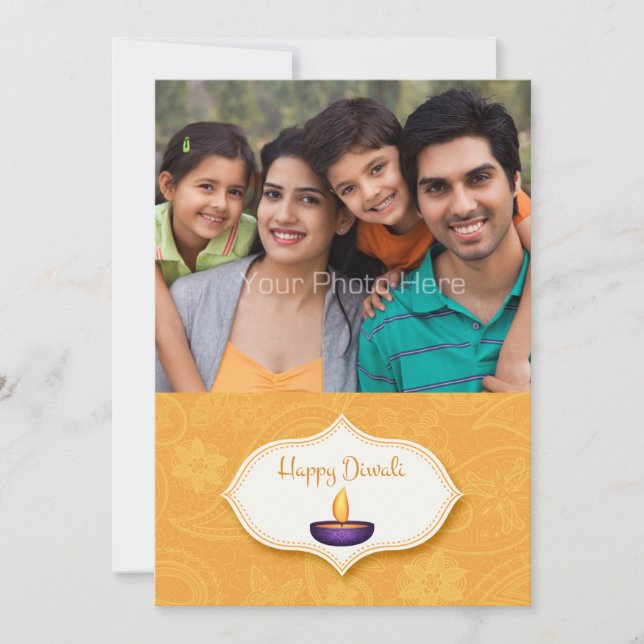 Diya on Gold Paisley, Diwali Foto Card Einladung (Vorderseite)