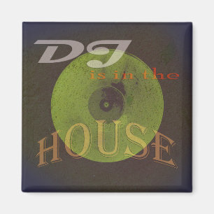 DJ ist in der musikalischen Abdeckung des Hauses Magnet