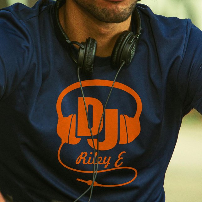DJ Name Kopfhörer orange Grafik T - Shirt (Von Creator hochgeladen)
