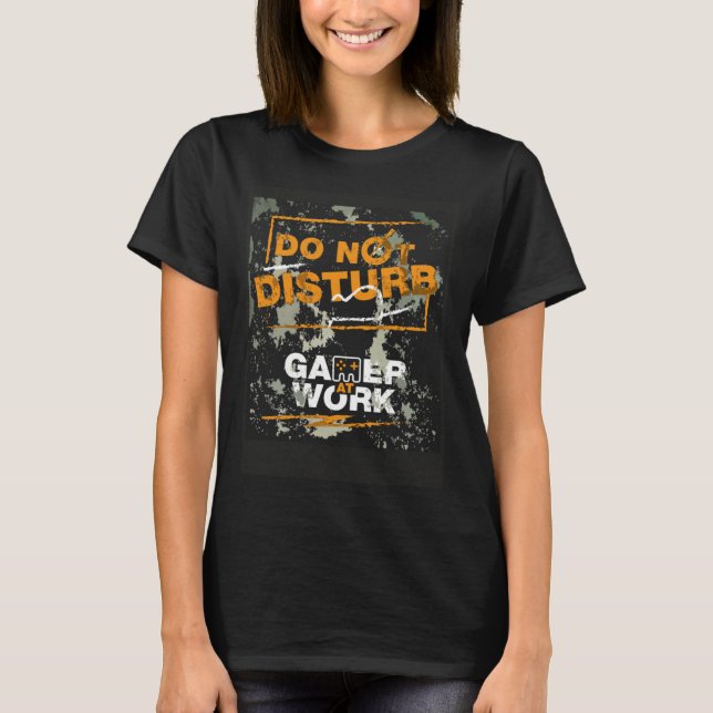 Do Not Disturb Gamer at Work 1 T-Shirt (Vorderseite)