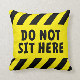 Do not sit here. Ga hier niet zitten op deze stoel Kissen